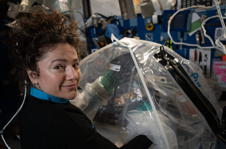Jessica Meir forskar på hjärtvävnad i rymden