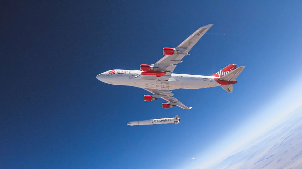 Boeing 747 med raket