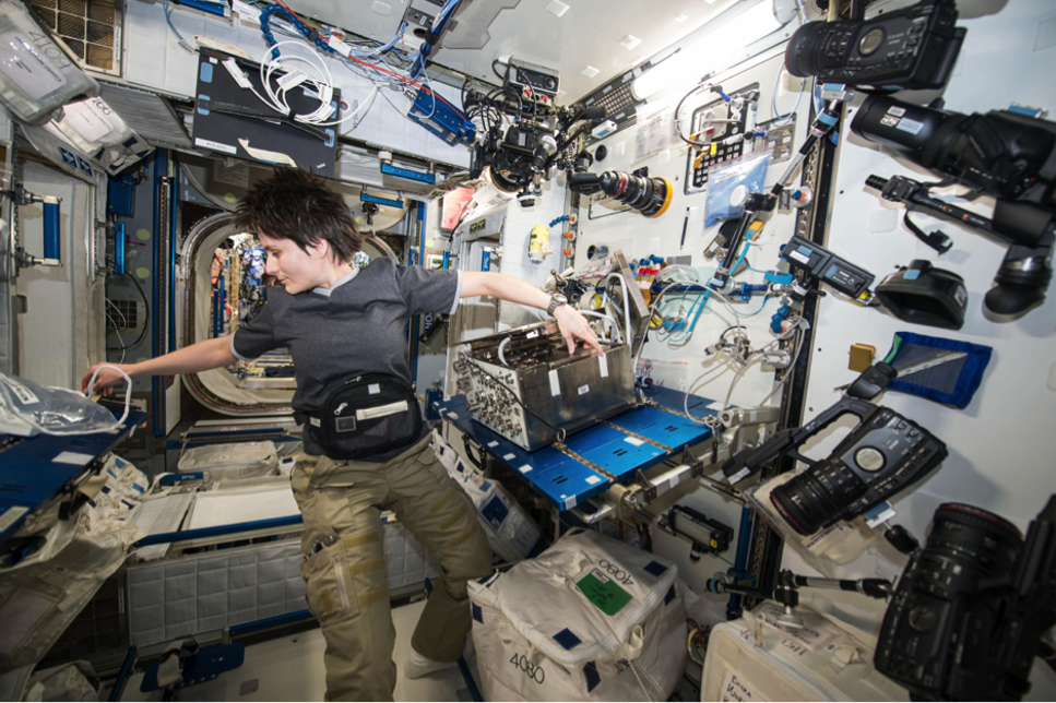Samantha Cristoforetti testar sina lungor ombord på ISS.