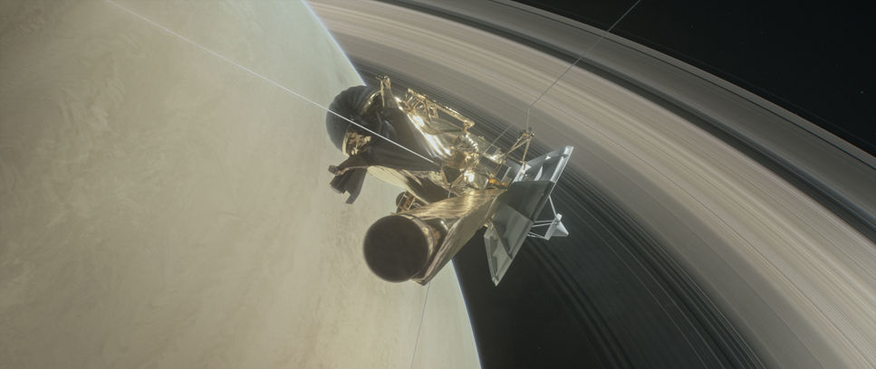 Cassini flyger mellan Saturnus ringar.