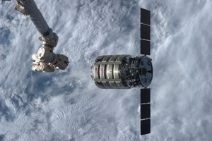Cygnus_Orbital-220ESA3ANASA.jpg Farkosten Cygnus släpps från ISS efter att ha lämnat förnödenheter till besättningen.