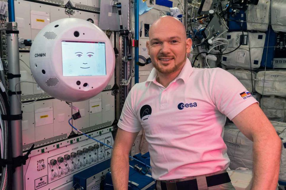 Den intelligenta roboten Cimon jobbar nu på rymdstationen