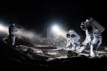 Dust_light_action.jpg Astronauter på månen