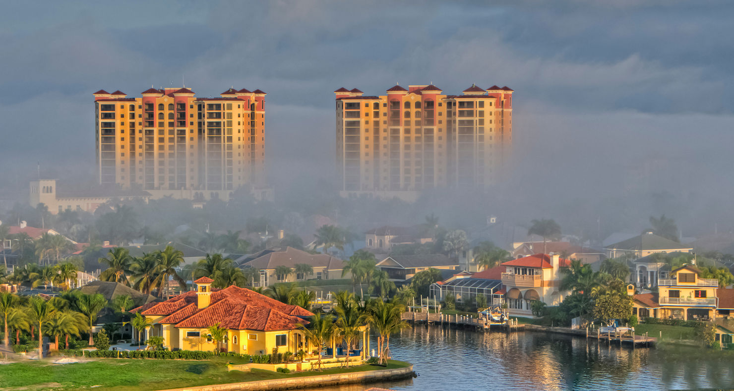 Morgondimma i Cape Coral i Florida.