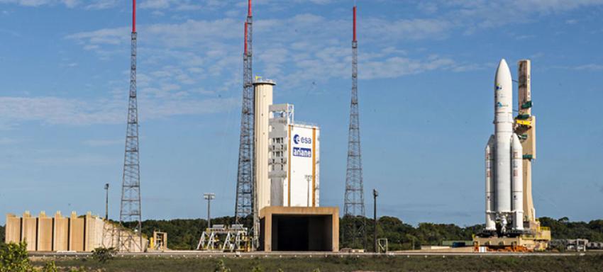 Ariane 5 på startplattan på Esas rymdbas i Franska Guyana.