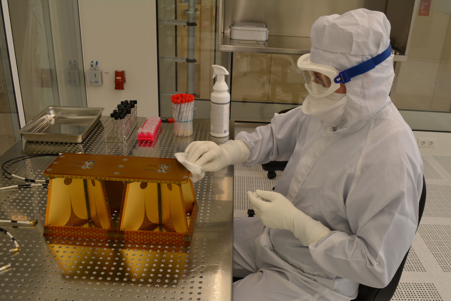 Så rengörs prylar inför rymdresan