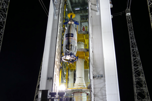 blogg-Aeolus_hoisted_into_the_launch_tower (1).png Aeolus ska ge oss säkrare väderprognoser