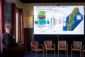 Ola Hall.jpg Ola Hall, prefekt och docent vid Institutionen för kulturgeografi och ekonomisk geografi på Lunds universitet.