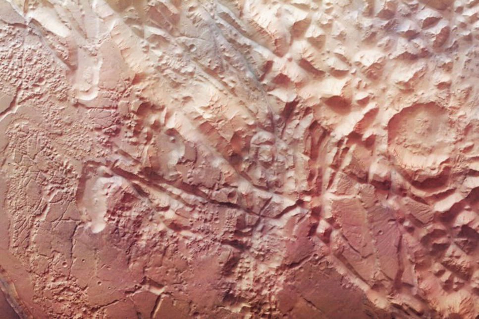 Kaotisk terräng på Mars – tecken på vatten