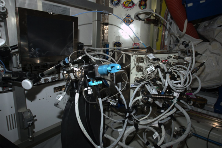 Rymdstationens luftsluss där astronauternas lungor testas.