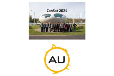 Bild5.jpg Grupp med personer framför en skulptur