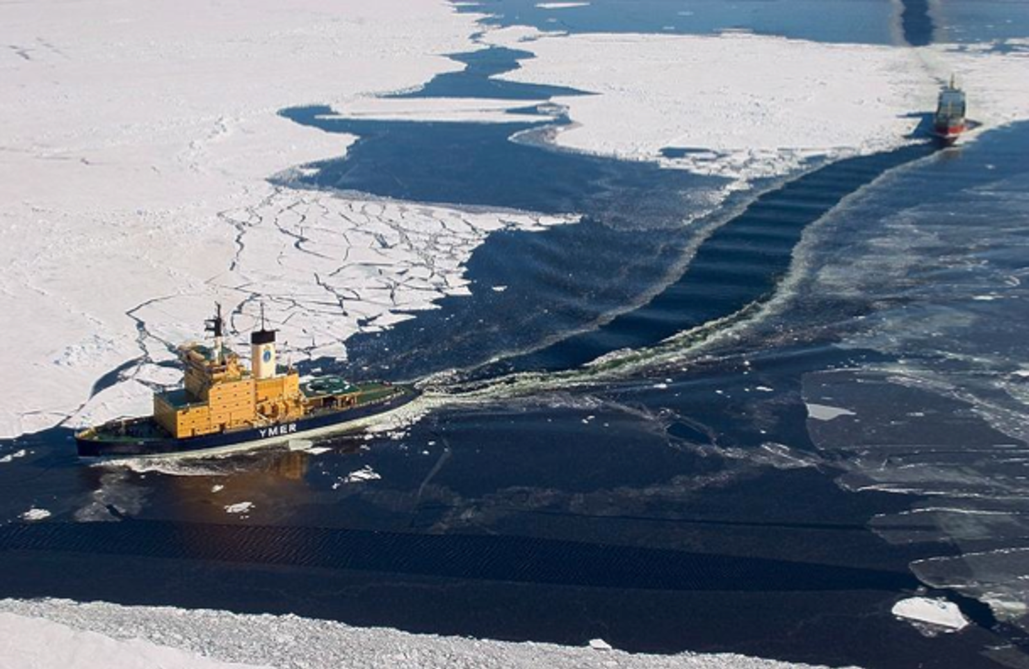 Isbrytare på havet. 