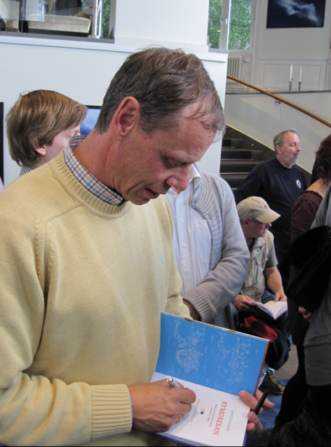 Christer fuglesang signerar 