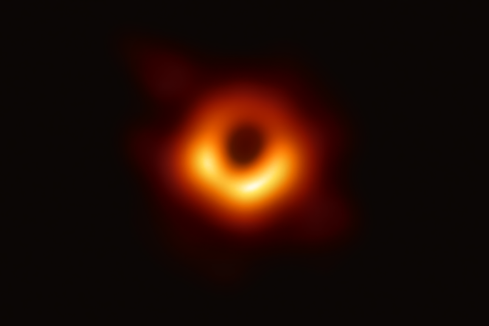 Första bilden av ett svart hål