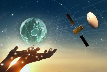 Artes.jpg En illustration av två händer som sträcker sig mot en satellit