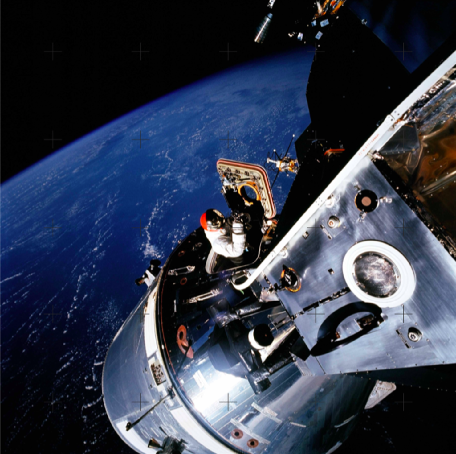 Skärmavbild 2019-07-10 kl. 09.35.34.png Första månlandningen förevigad i fantastiska bilder