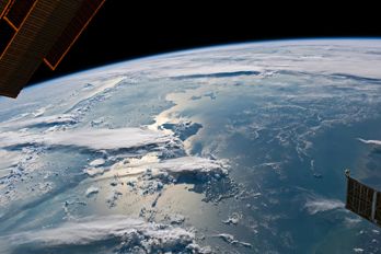 Jorden från ISS. Blått vatten.
