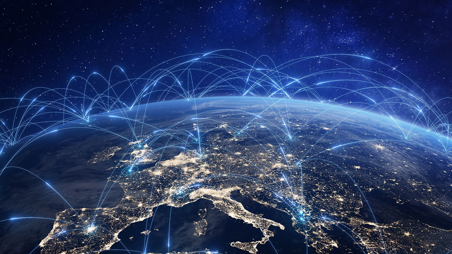 En illustration som visar jorden sett från låg omloppsbana. Vi ser halva planeten nattetid med Europa upplyst av gatulyktor. Ovanför ser vi ljusstrålar som illustrerar kommunikationen från satellitnätverk i rymden.
