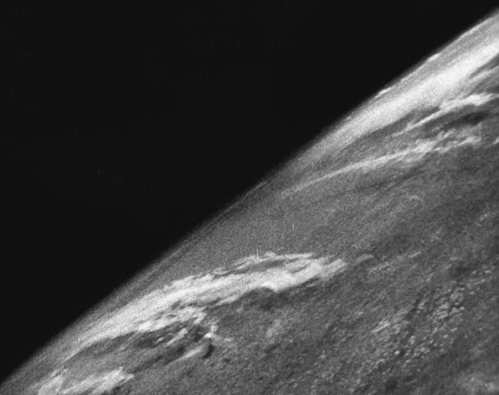 Den första bilden av jorden från rymden, tagen 1946
