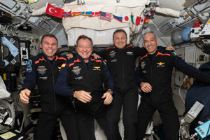 ax03e007045_AxEdit_v2.jpg Besättningen på Ax-3. Från vänster Marcus Wandt, Michael López-Alegría, Alper Gezeravcı och Walter Villadei.