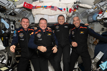 Besättningen på Ax-3. Från vänster Marcus Wandt, Michael López-Alegría, Alper Gezeravcı och Walter Villadei.