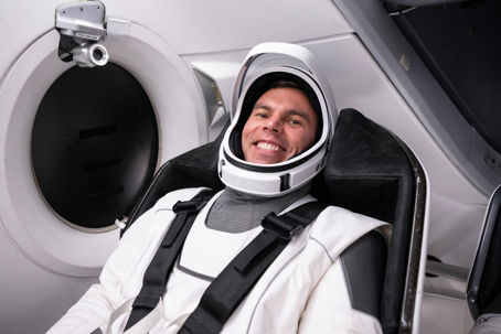 Ax3_SpaceX_DragonTraining_Prime_20230728_0001.jpg Marcus Wandt i en träningskapsel